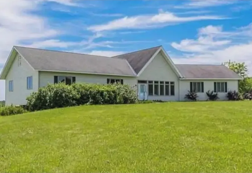 Private,Spacious House near Howes Cavern - Image 1