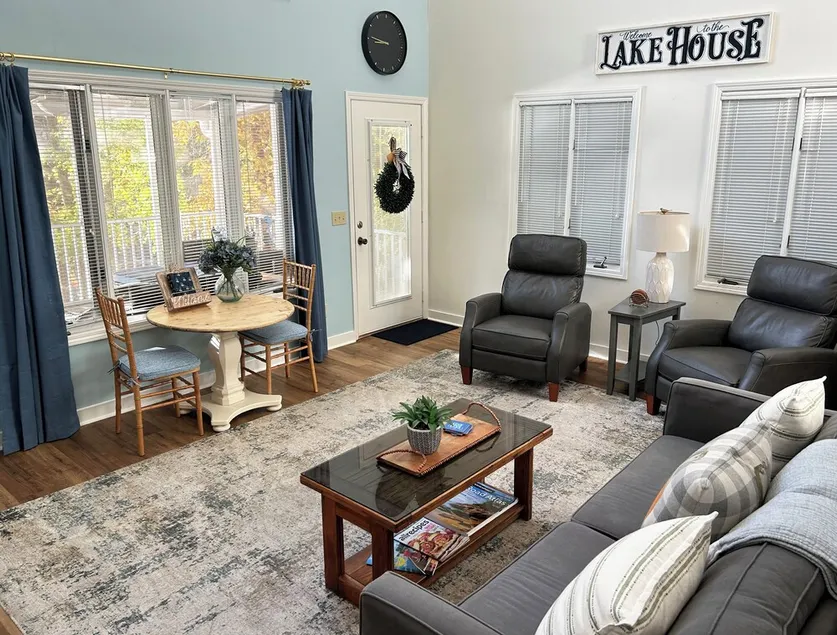 Two Bedroom Bayside Condo - Image 1