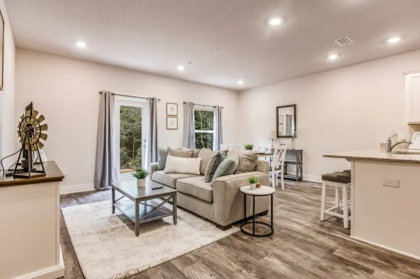 Elegant townhome + oversized luxury pool - Image 1
