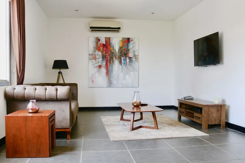 Deluxe 1 Bedroom Apartment in Osu - Pulse of Accra - Image 1