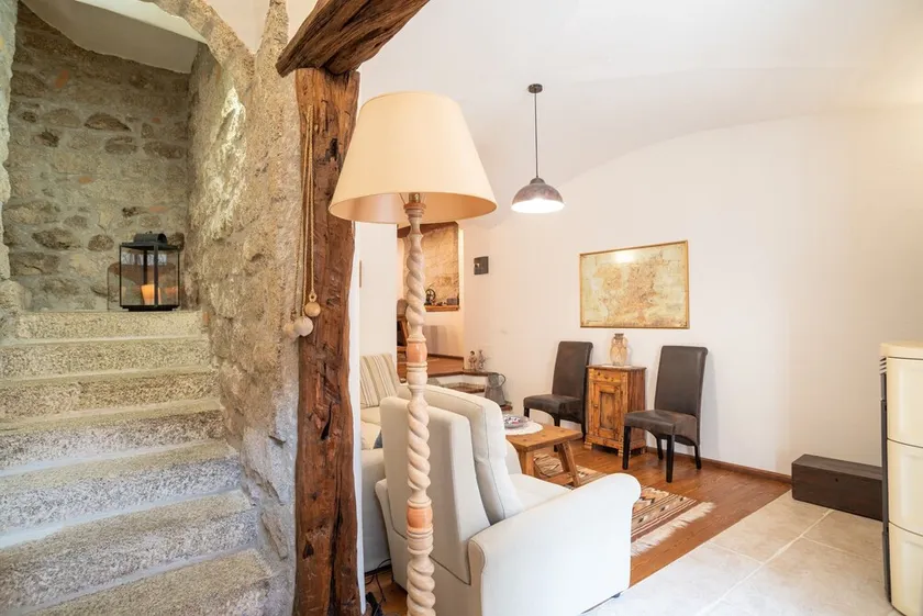 Historic, Centrally Located Holiday Home with Wi-Fi and Fireplace - Image 1