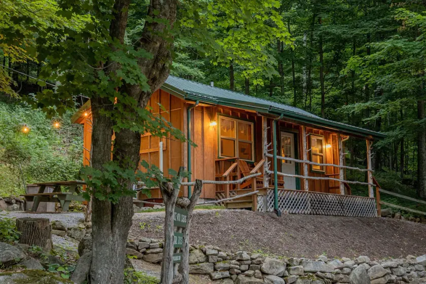 Cabin in the woods w/ WIFI. >1 mi to Mon. Forest - Image 1