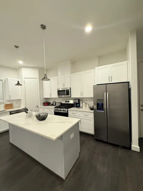 Luxury 3BR for Families Nurses and Group - Image 1