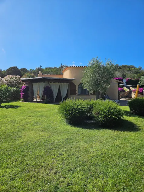 VILLA ESCLUSIVA CON GIARDINO VICINO AL MARE tra Porto Rafael Porto Pollo e Palau - Image 1