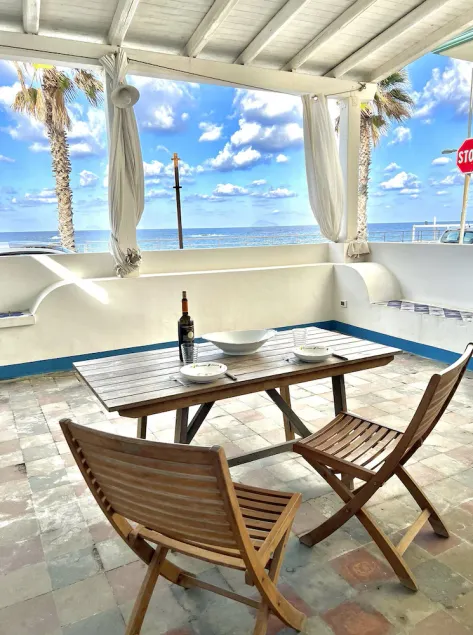 Beautiful renoveted fisherman's house in front of sea & beach in Capo d'Orlando - Image 1