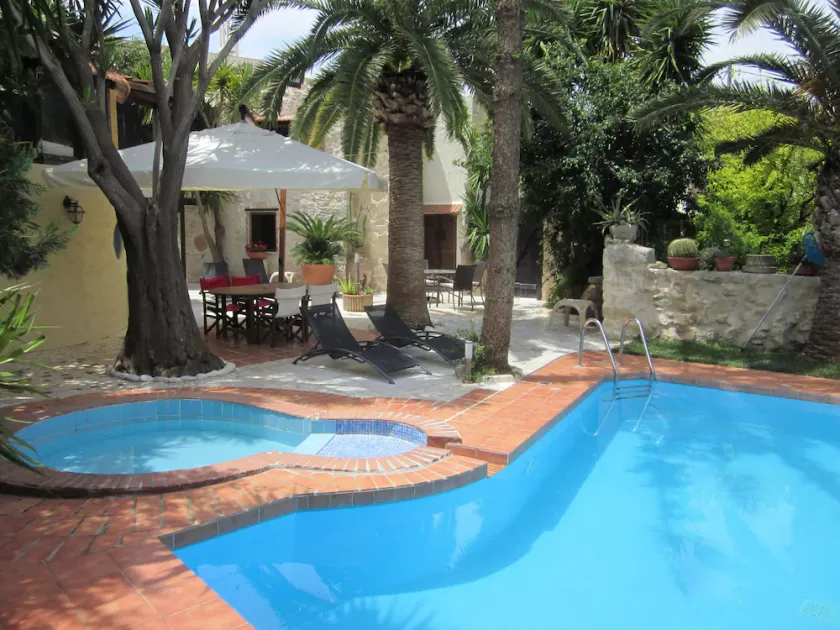 Villa with character and beautiful garden close to Rethymno - Image 1