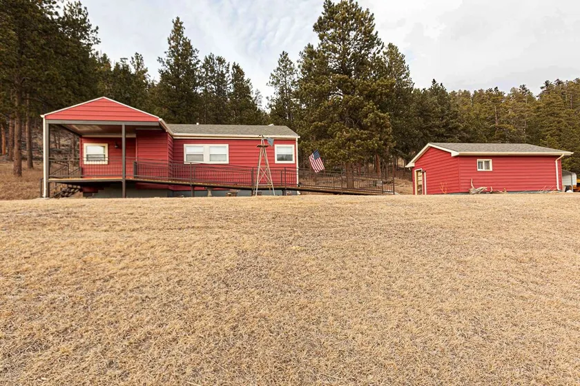 Entire cabin king bed fully stocked kitchen & free parking ideal for long stays! - Image 1