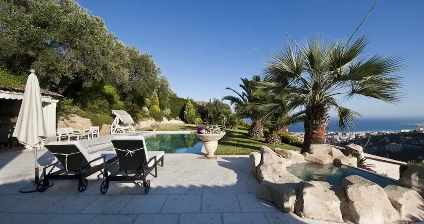 Luksus villa med privat pool og betagende panoramaudsigt over havet - Image 1