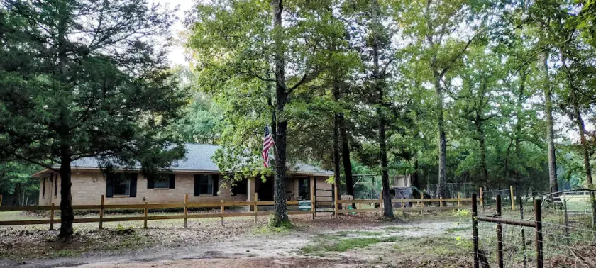 Farmhouse w/Pond, Nature Trails & Farm Experience - Image 1