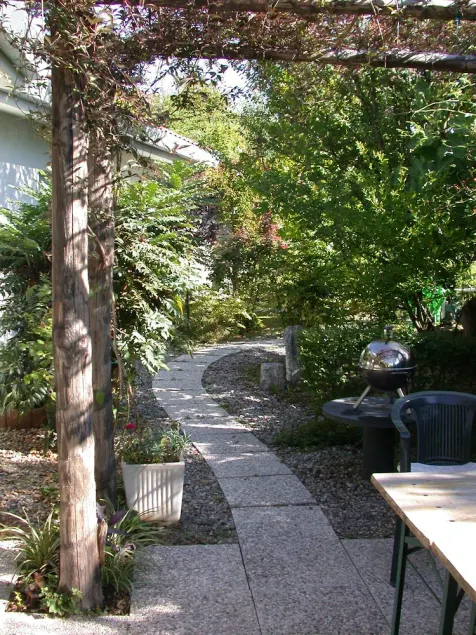 Modern 3 bedroom garden apartment with maximum privacy - Image 1