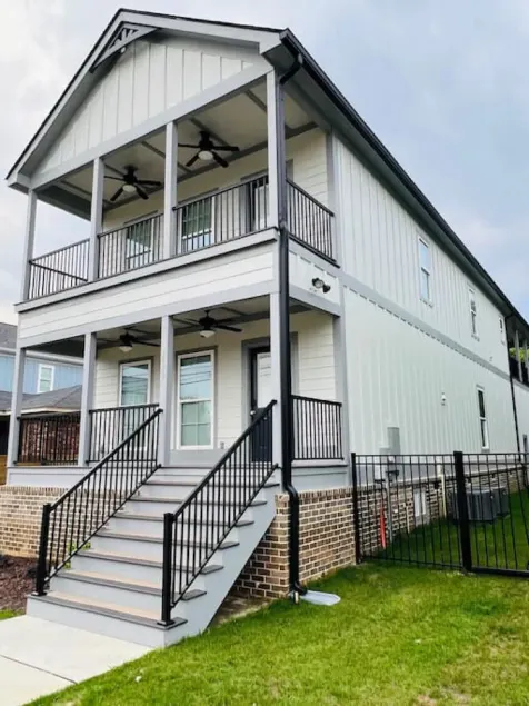 Luxury 4 Bedroom Home and private deck by MCG 6 - Image 1