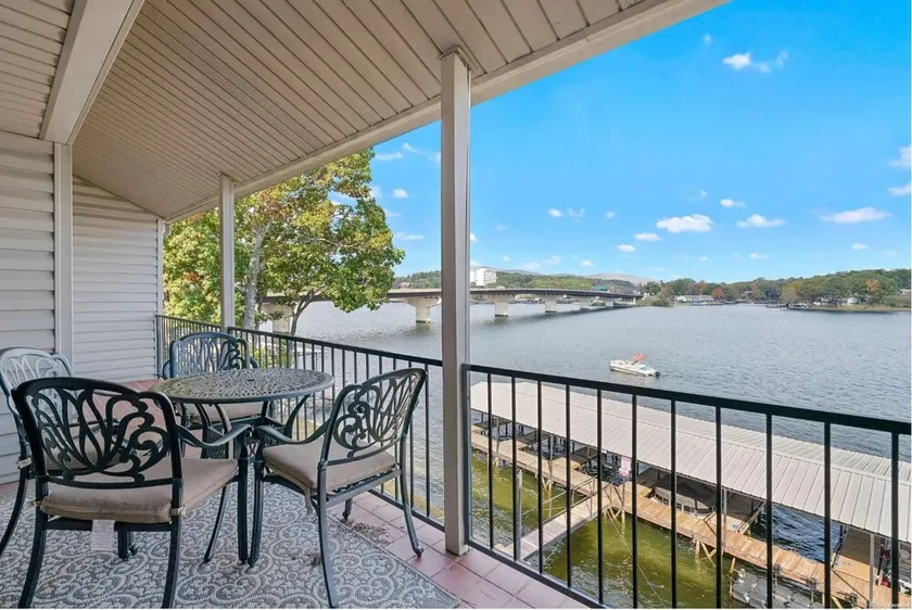 NEW!!! The Boaty Hole - Boat Slip Included!! - Image 1