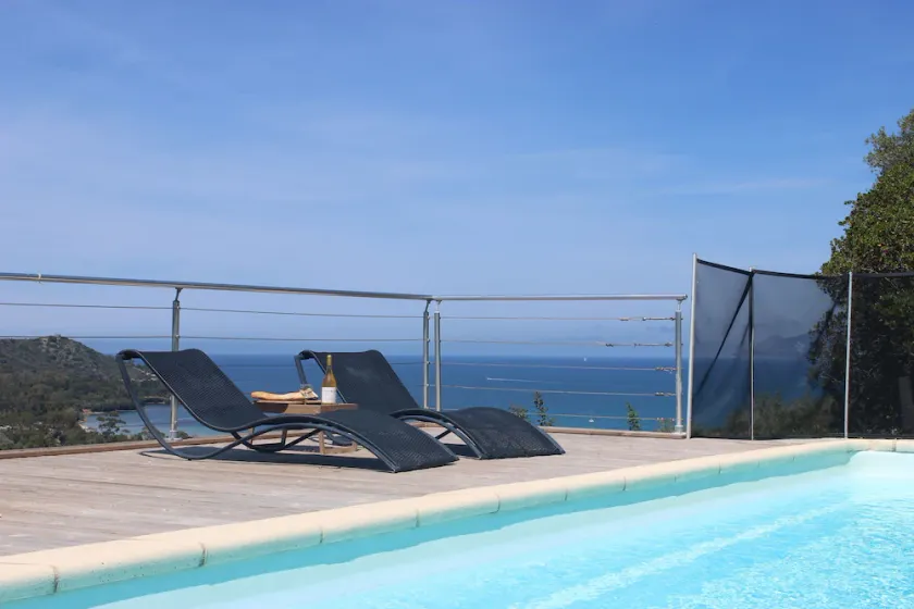 I Furnangina, familievilla med havudsigt, moden have og swimmingpool - Image 1