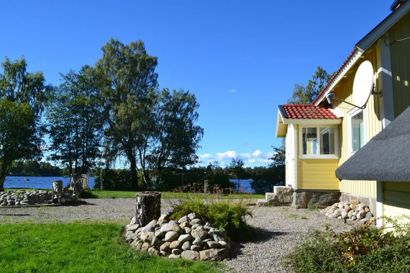 Vestbredden placering direkte på søen med solterrasse, sauna og båd - Image 1