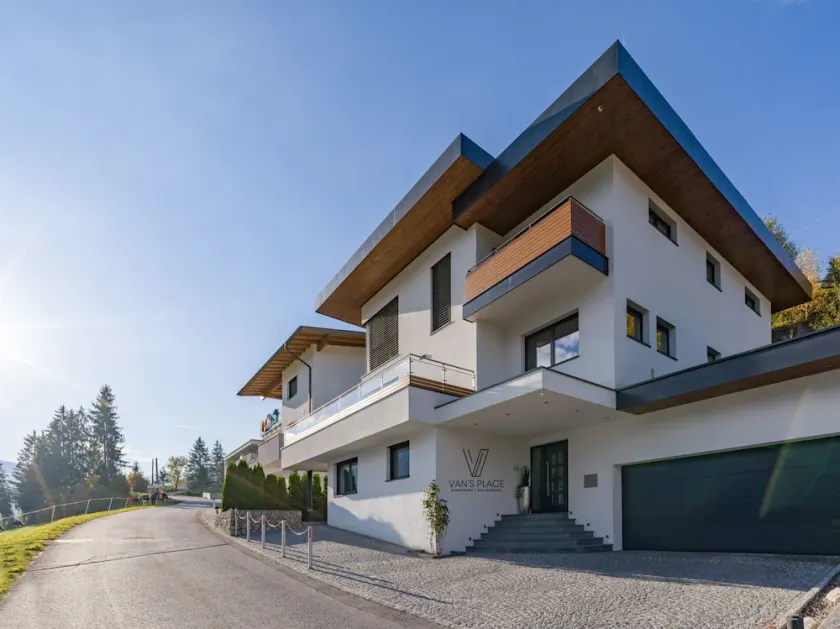 Van's Place, Luxury Apartment - Image 1