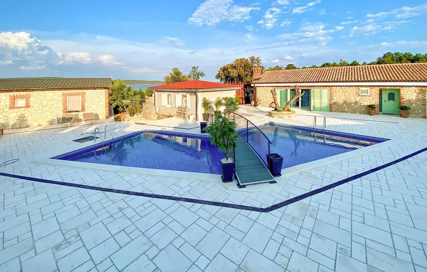 Luxurious Home In Nerezine With Wifi - Image 1