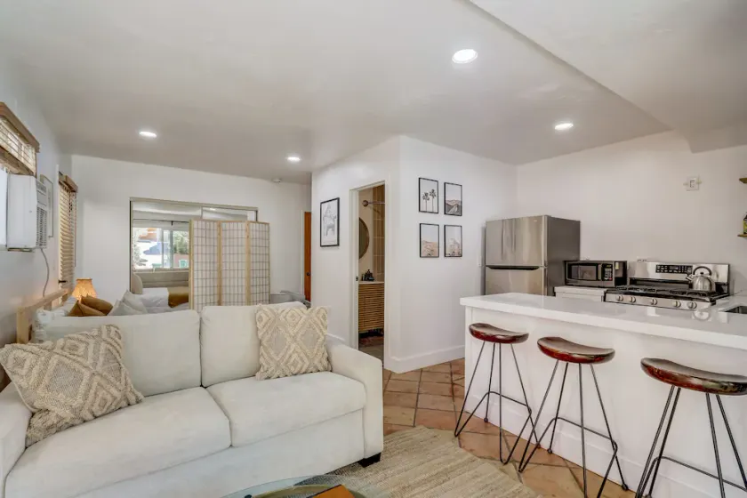 New Modern Condo in The Hills! Sleeps 2-4 - Only 5 min to Little Italy - Image 1