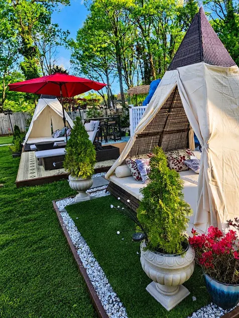 Spacious Family Retreat with Heated Pool, Hot Tub, Sauna, basketball & Golf. - Image 1