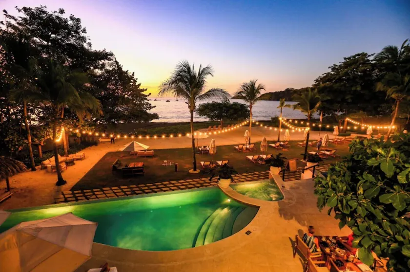 3-Bedroom 2-Bath Condo Overlooking Pool - Image 1