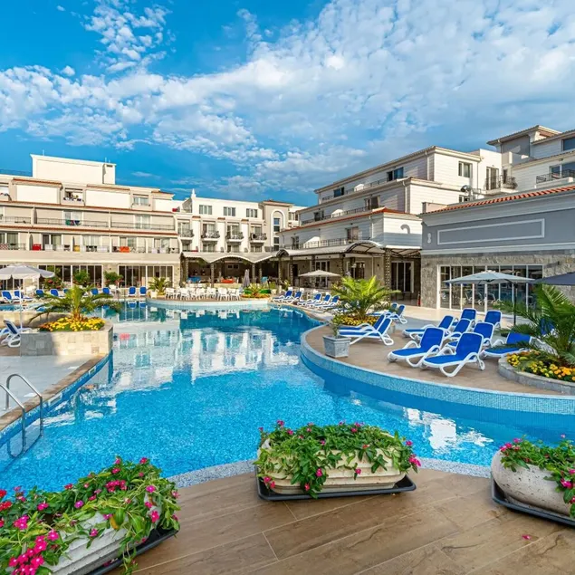Martinez Hotel All Inclusive - Image 1
