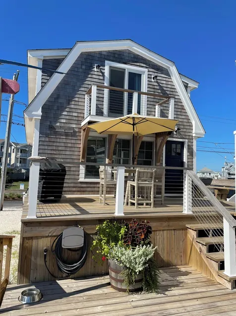 Waterfront Cottage ! On Skip's Dock, Jerusalem RI ! - Image 1