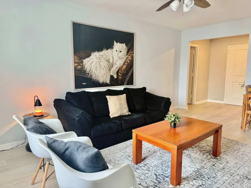 Downtown City View Renovated 2 beds Free Parking LM1503 - Image 1