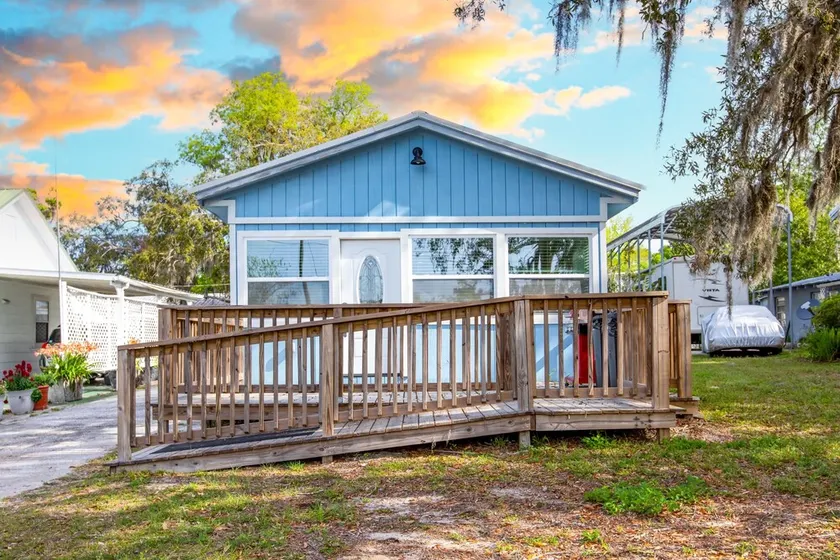 Riverhouse with a view - private Dock sleeps 8 - Image 1