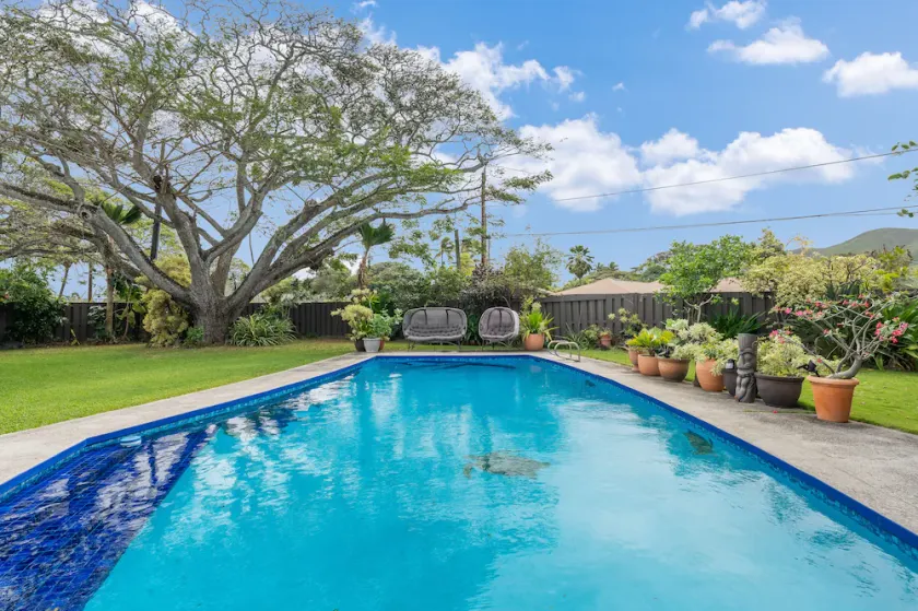 Tropical Gardens,4 Bdr, Large Yard, Pool, 5 min Walk to Beach,Koi Pond, Kailua - Image 1