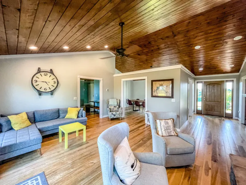 Dale Hollow Lakehouse, Hot Tub, gameroom, 2 SUPs, 4 acres, awesome views - Image 1