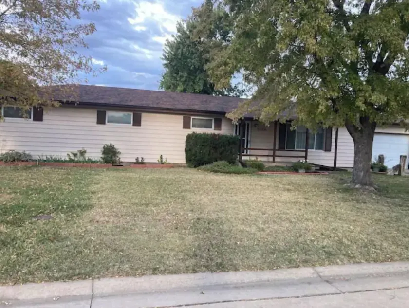 Cozy 3-bedroom 2 bathroom house - Image 1