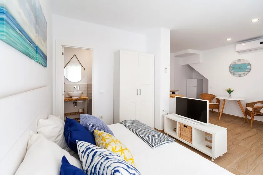Studio moderne \"Luna\" au centre de la ville, à proximité de la plage, avec climatisation - Image 1