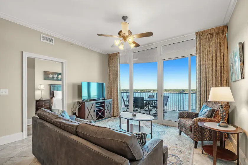 Bel Sole 902 Beautiful Waterfront Views with beach access, pools, and hot tub - Image 1