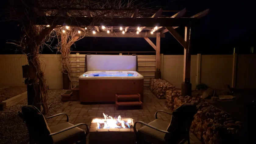 8 Bedrooms · 6 Kings · Sleeps 20 · Hot Tub, Cinema & Arcade - Image 1