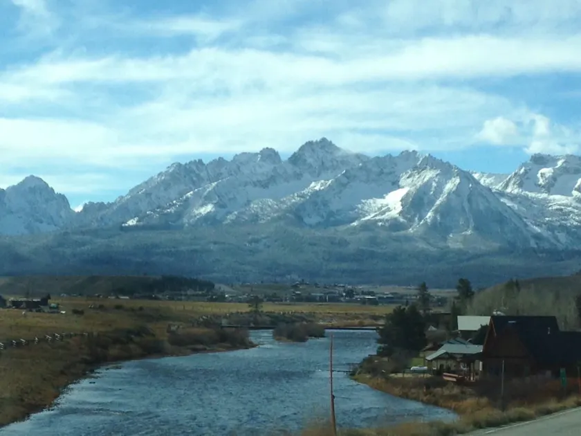 On the River!  Newly remodeled 3 bedroom Log Cabin Located Near Stanley Idaho - Image 1