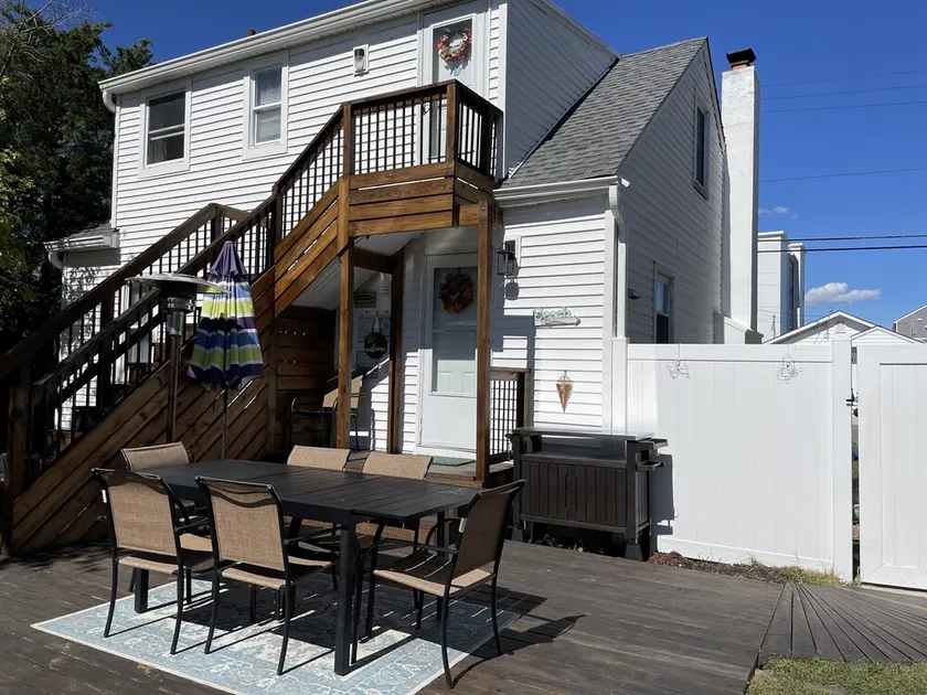 Entire 2 Family cottage, private garden,  by sea, boardwalk & bay.No Proms - Image 1