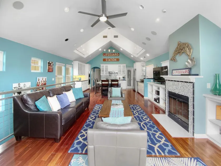 Massive Mission Beach Home - Fire Pit & Deck - Image 1