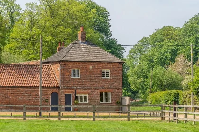 Bo i en 200 år gammel kærligt renoveret georgiansk gårdschefs hus. - Image 1