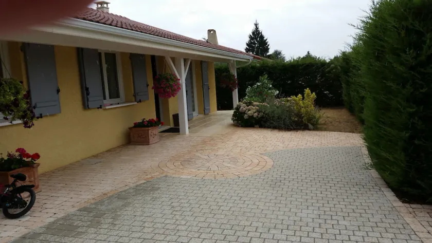 VILLA HAUT DE GAME IN THE MIDDLE OF THE RHONE ALPES REGION - Image 1