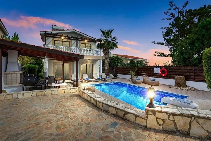 Peyia View - 5 Bed Villa-Walk to Village-Newly Renovated-Private Pool-IPTV- Studio - Image 1
