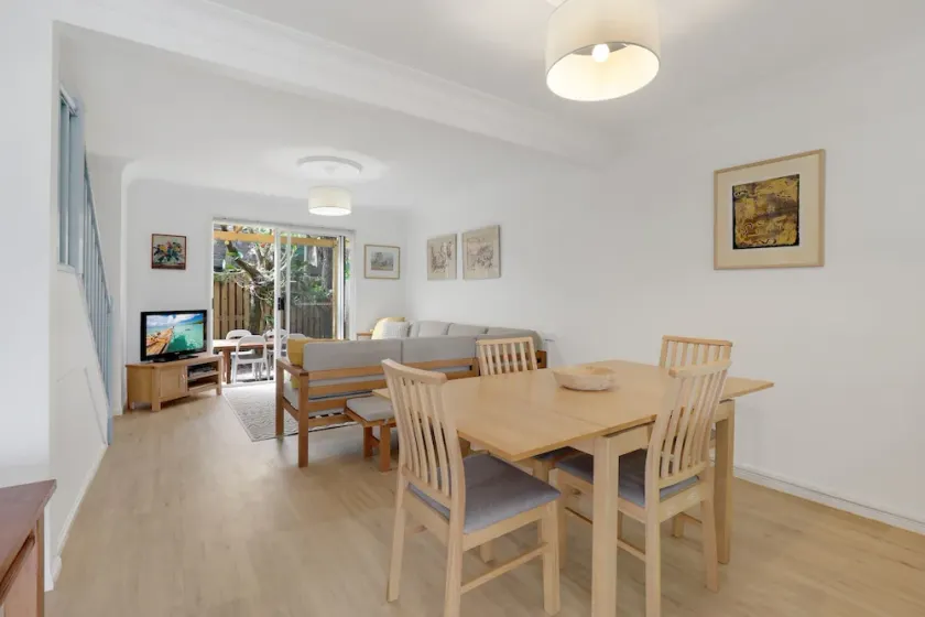 3 bedroom 2 bathroom townhouse in convenient, central Point Lookout. - Image 1