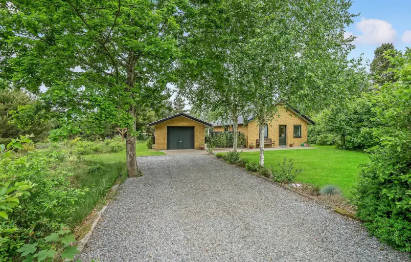 Vackert hem i Tarm med inomhuspool - Image 1