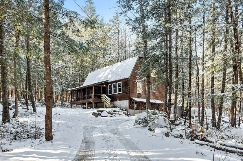 Private cabin on 3Acres with private hot tub! Lake access, Skiing, Snowmobiling! - Image 1