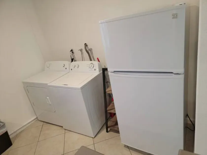 2 Bdrm inc Full Kitchen/Bath/Laundry/Living Room - Image 1