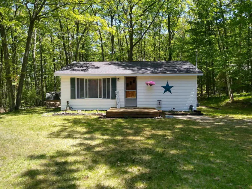 Private Up North getaway - short walk to lake - Image 1
