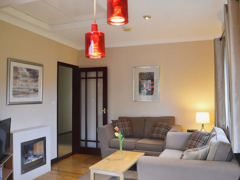 Boundary Gallery Cottage - Image 1