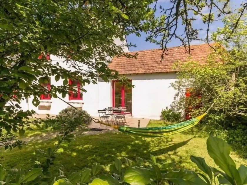 Charming Cottage in Brière Park with Private Garden and Modern Amenities - Image 1