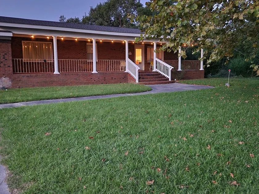 3 bed 2 bath Home 11 miles from Atlantic Ocean - Image 1