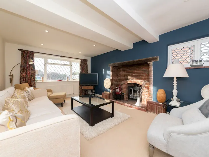 Luxurious Country House with Cinema Games Room - Pass the Keys - Image 1
