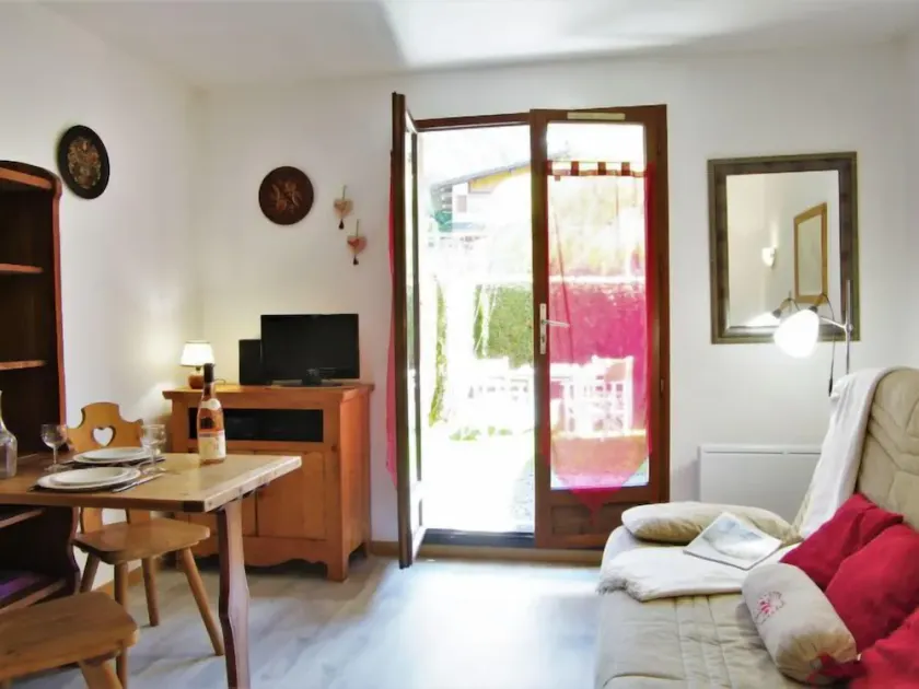 Studio du Chamois Near Ski Lifts w/ Balcony & Parking - Happy Rentals - Image 1