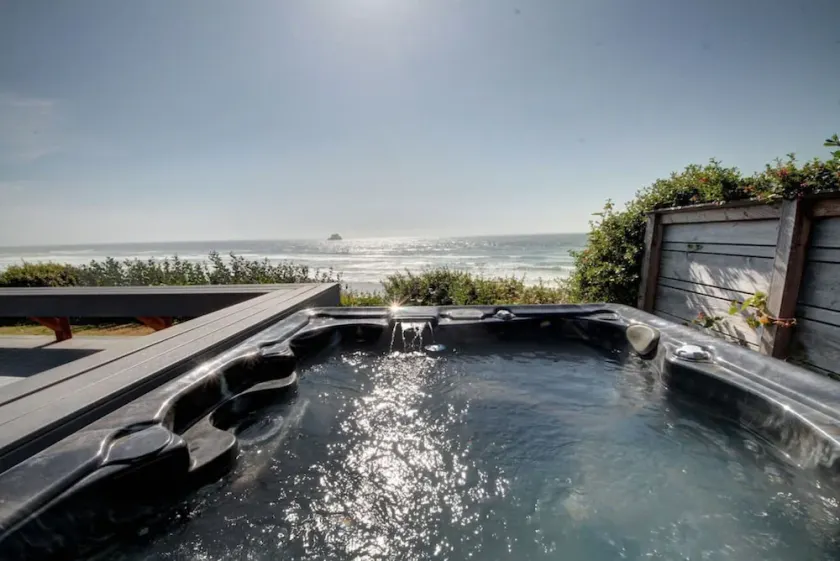 Prächtiges Strandhaus am Meer & Whirlpool am Meer mit atemberaubender Aussicht & privatem Strandzugang - Image 1